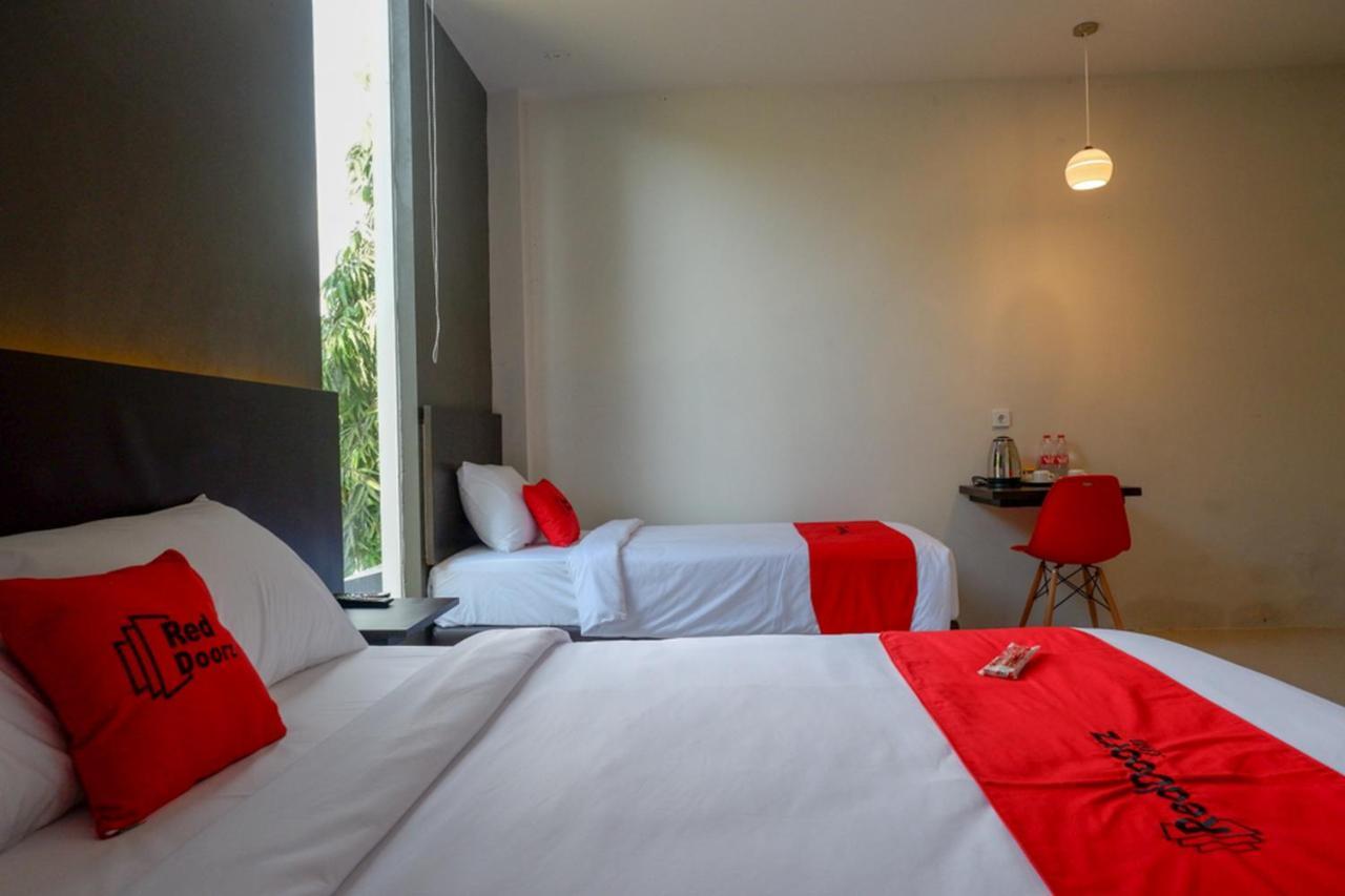 Reddoorz Plus Near Solo Baru ภายนอก รูปภาพ