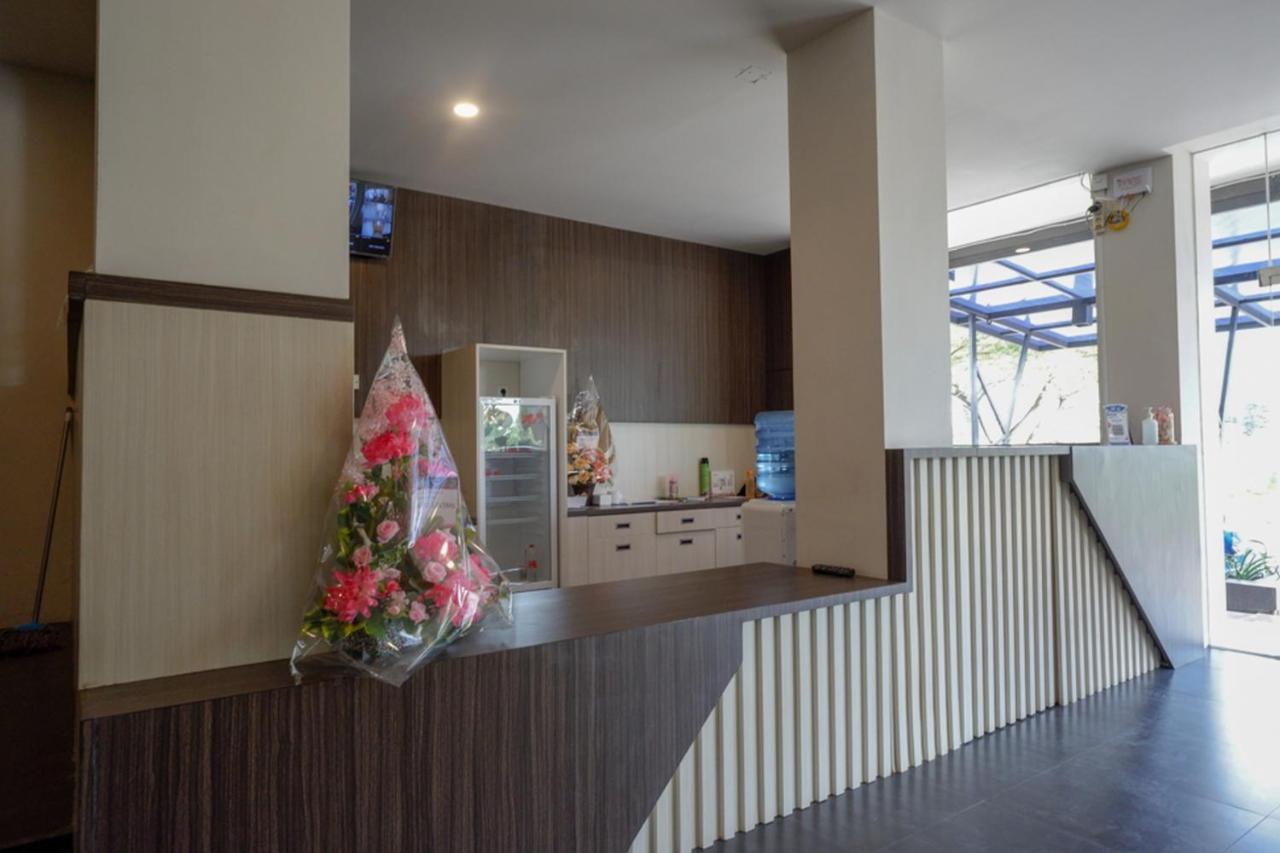 Reddoorz Plus Near Solo Baru ภายนอก รูปภาพ