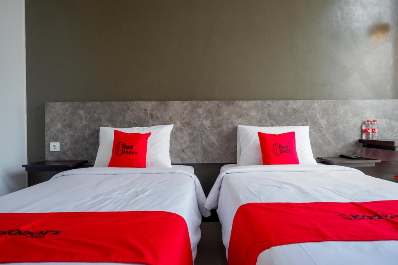 Reddoorz Plus Near Solo Baru ภายนอก รูปภาพ