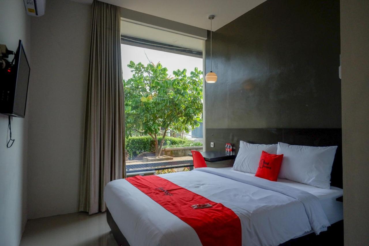Reddoorz Plus Near Solo Baru ภายนอก รูปภาพ