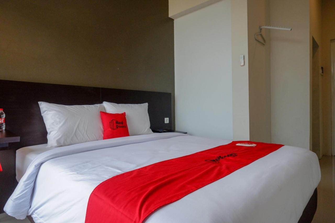 Reddoorz Plus Near Solo Baru ภายนอก รูปภาพ