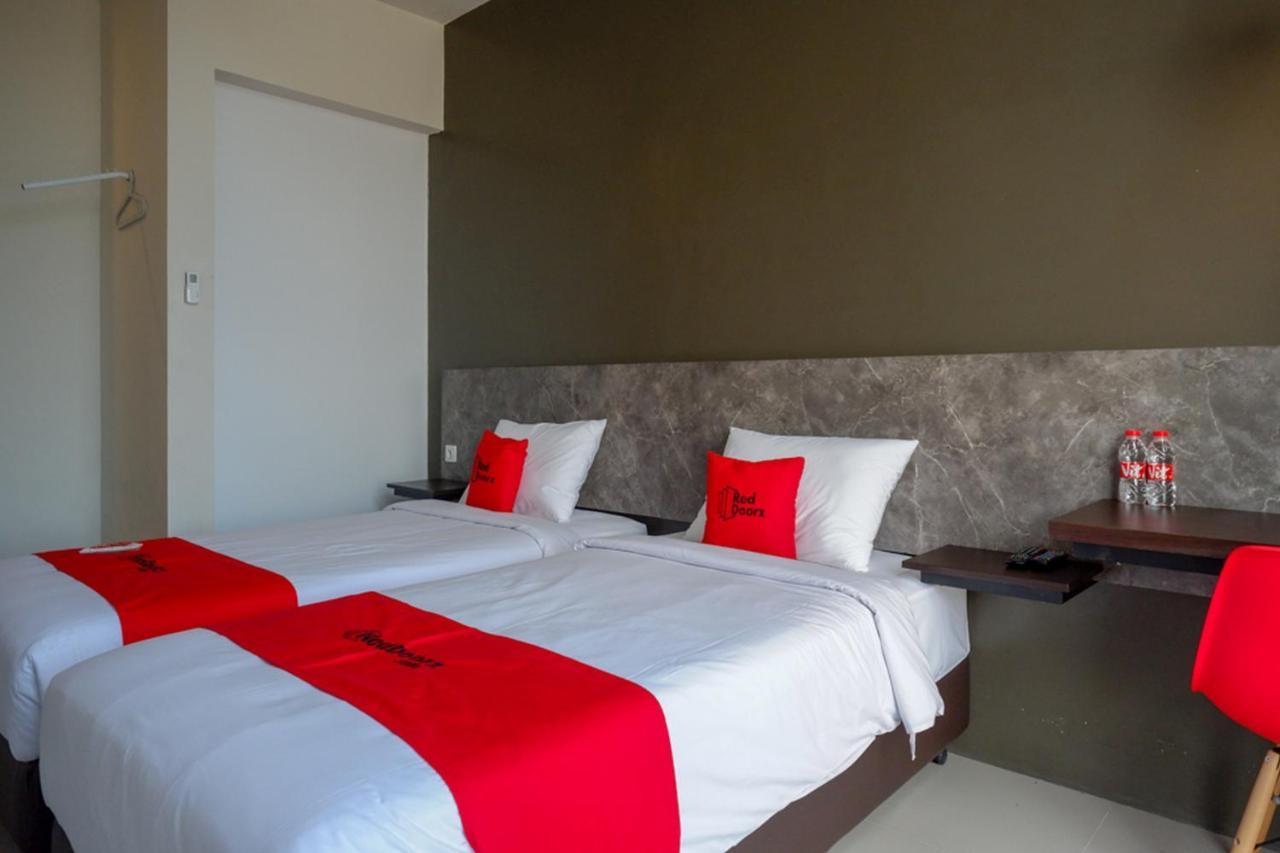 Reddoorz Plus Near Solo Baru ภายนอก รูปภาพ