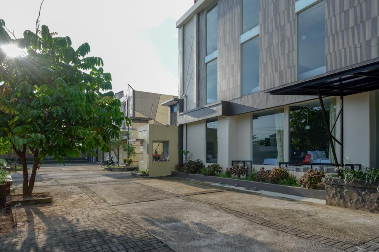 Reddoorz Plus Near Solo Baru ภายนอก รูปภาพ